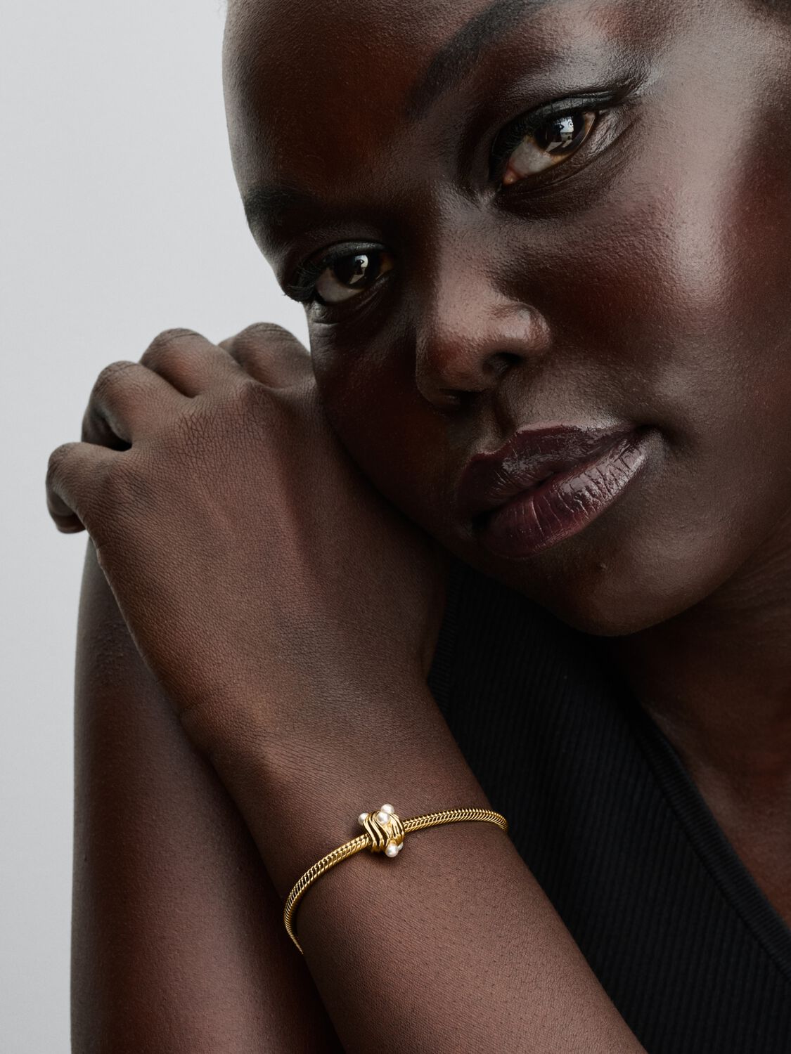 Abstract Waves Charm