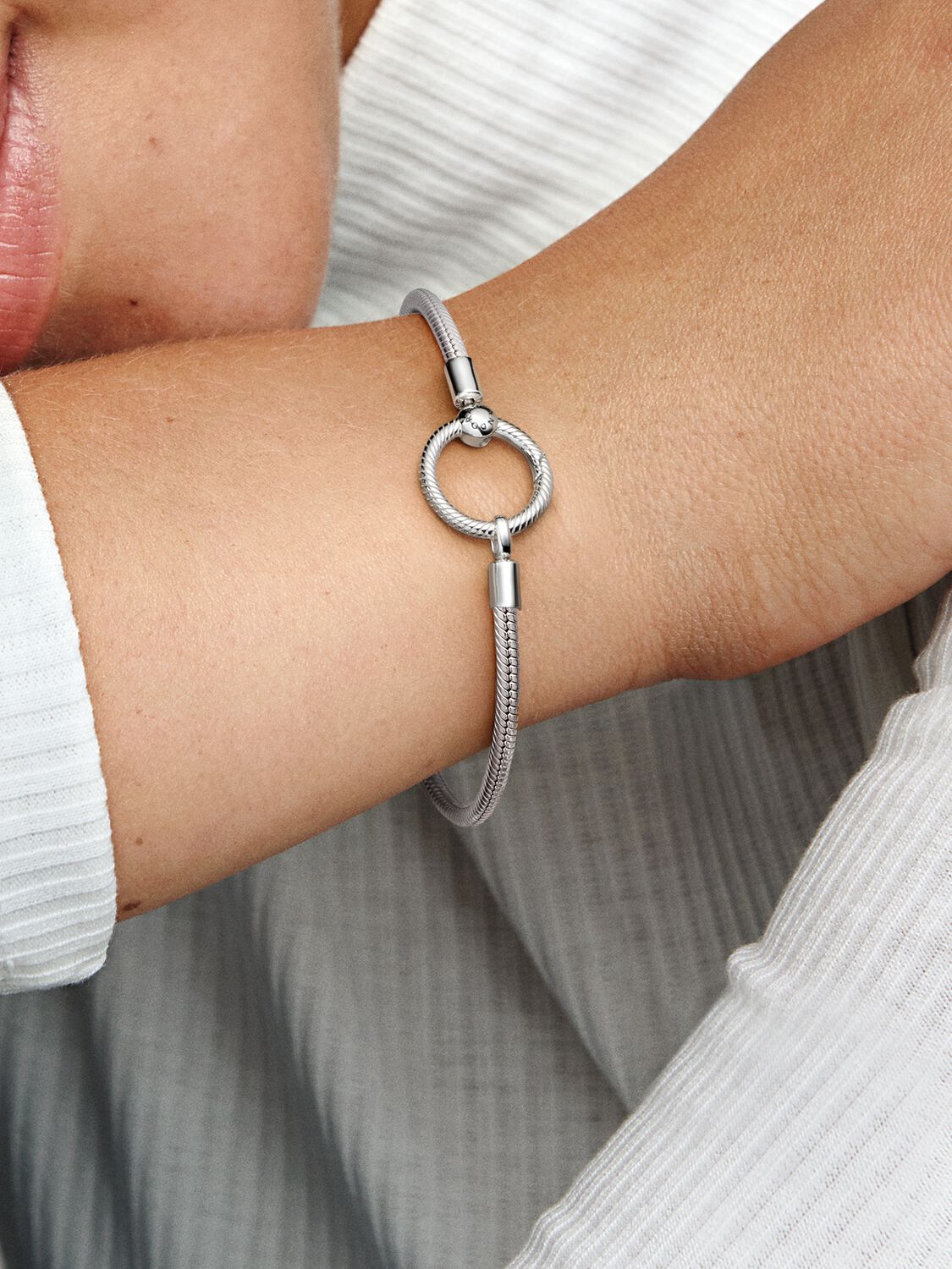 Pandora Moments O Closure Snake Chain Bracelet