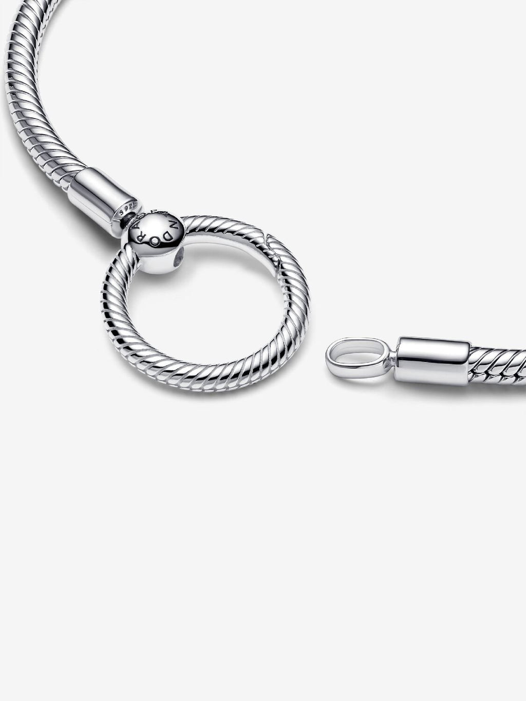 Pandora Moments O Closure Snake Chain Bracelet