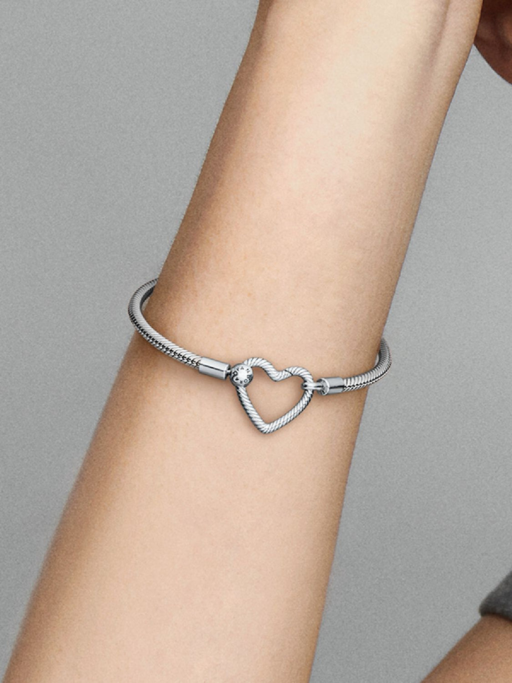 Pandora Moments Heart Closure Snake Chain Bracelet