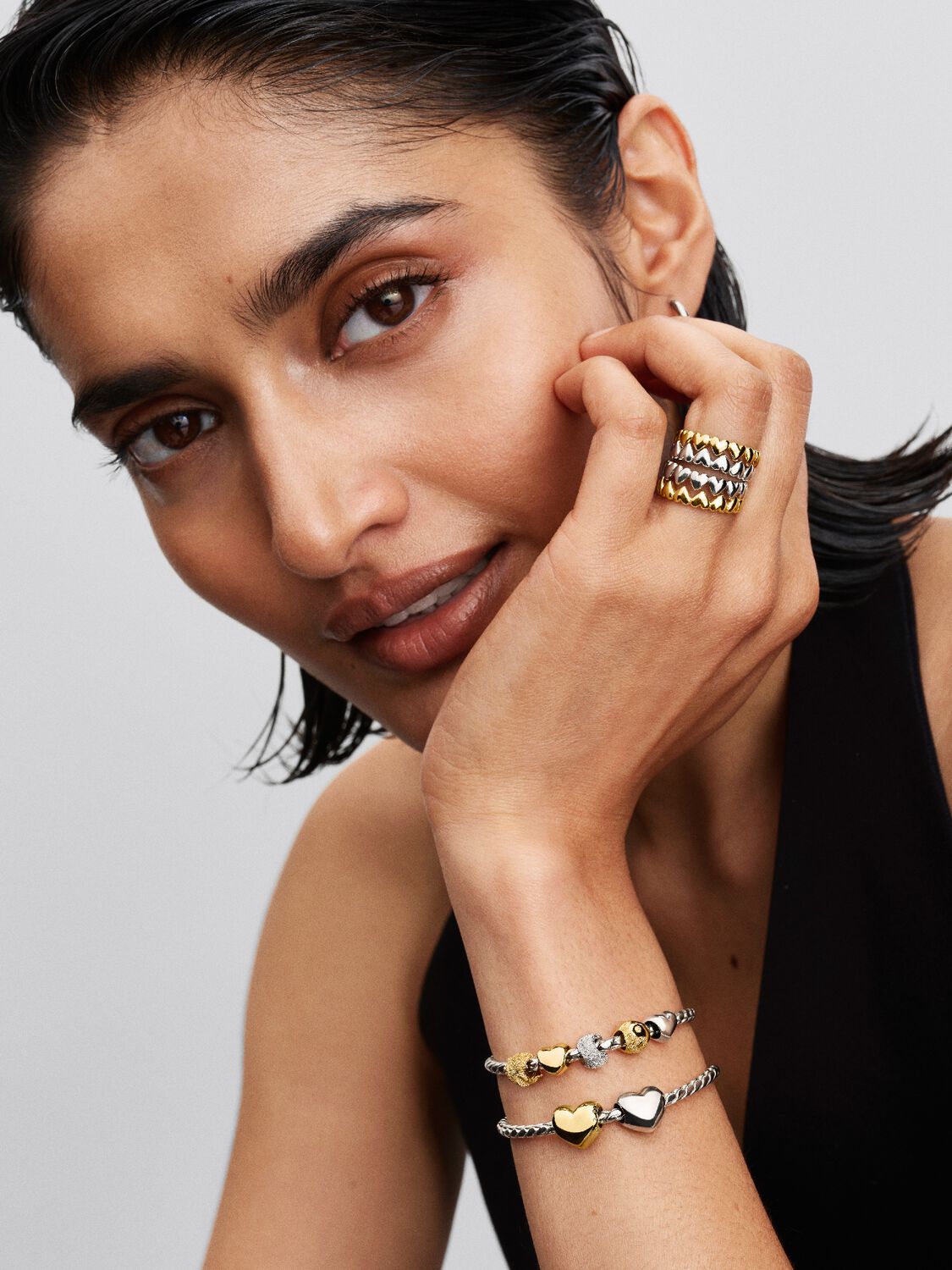 Round Clasp Wing Chain Bracelet