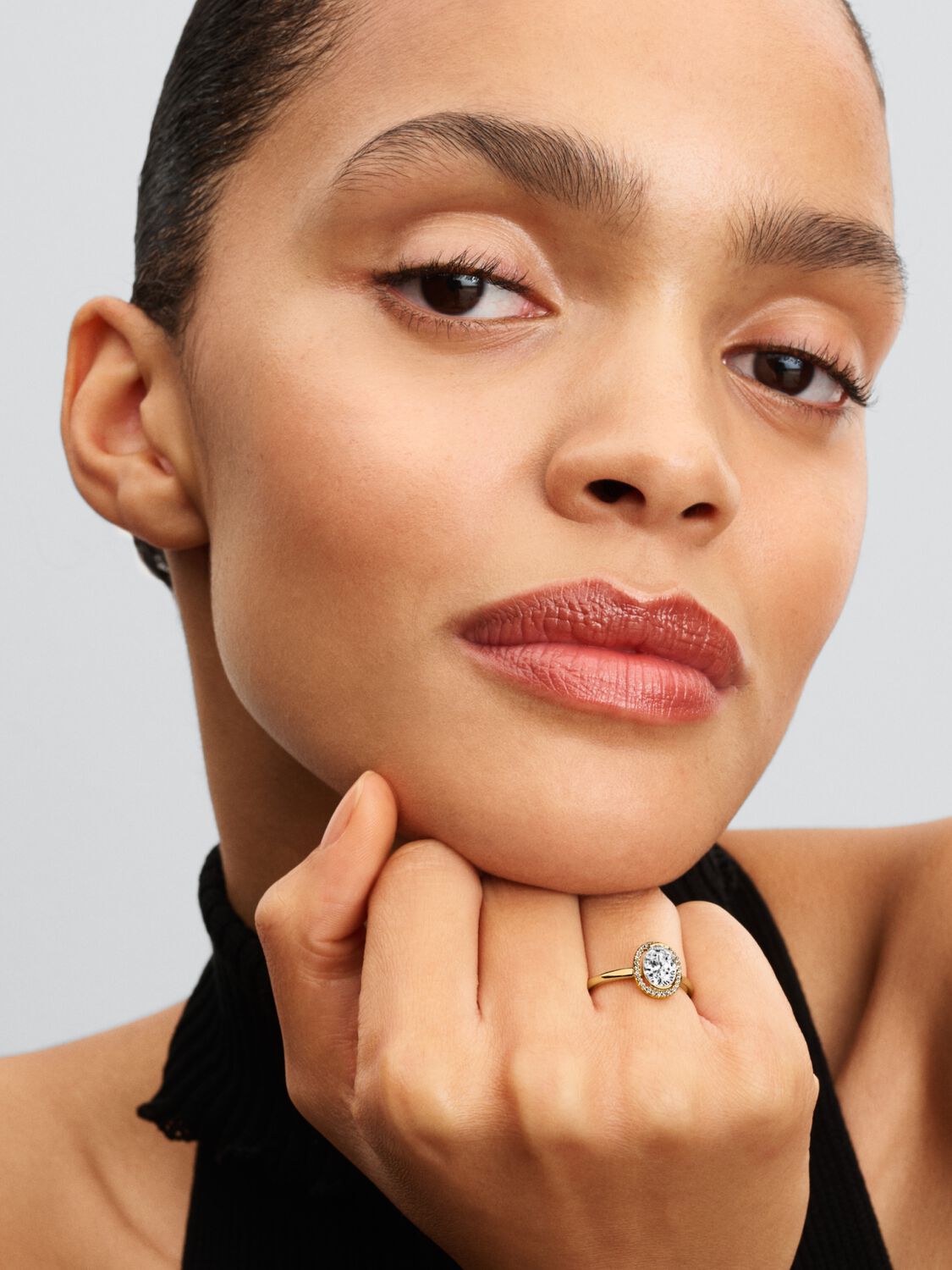 Oval Sparkling Halo Ring