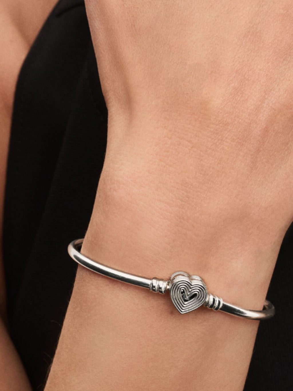 Radiating Heart Clasp Bangle Sterling silver