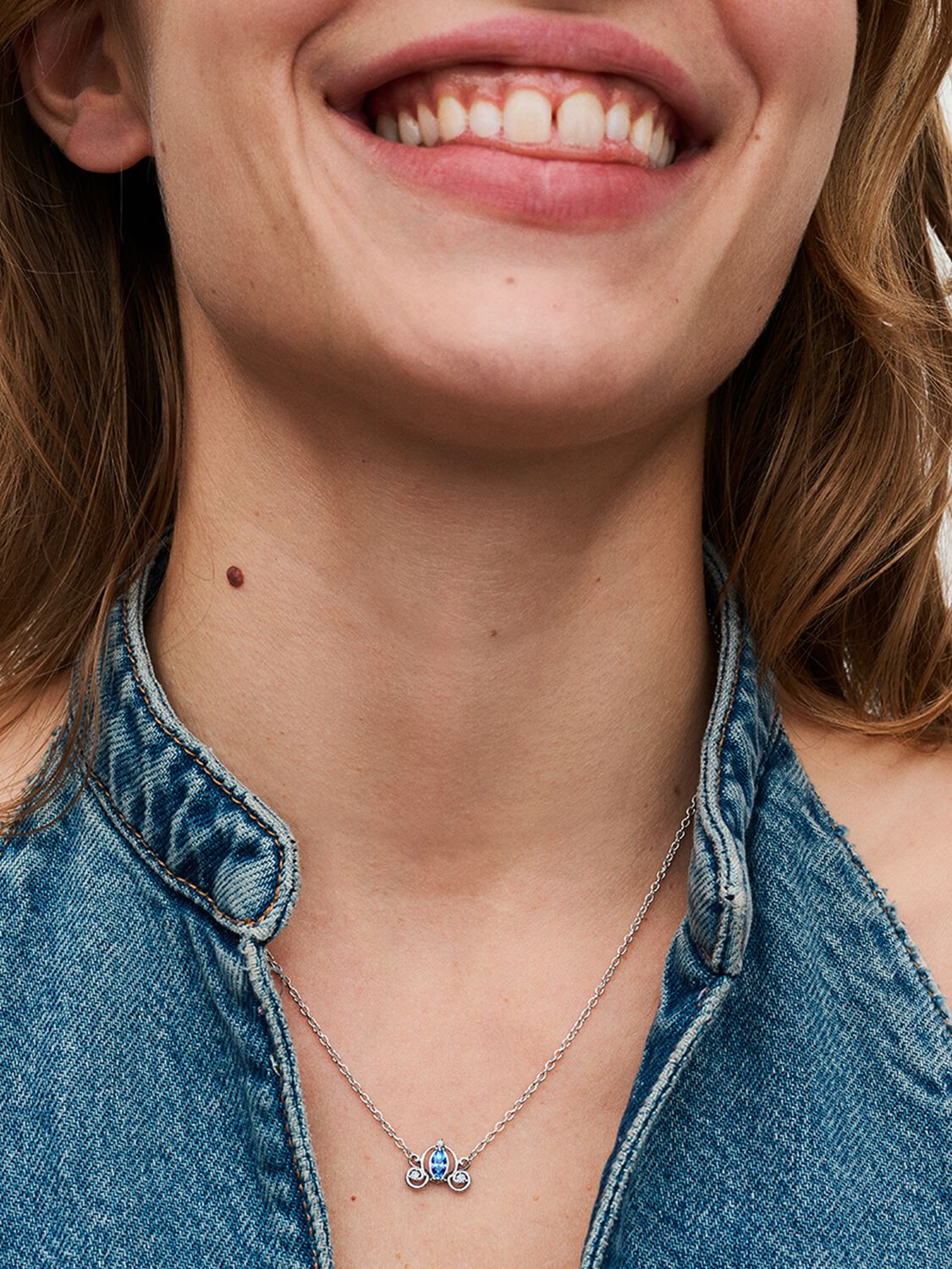 Disney Cinderella's Carriage Collier Necklace